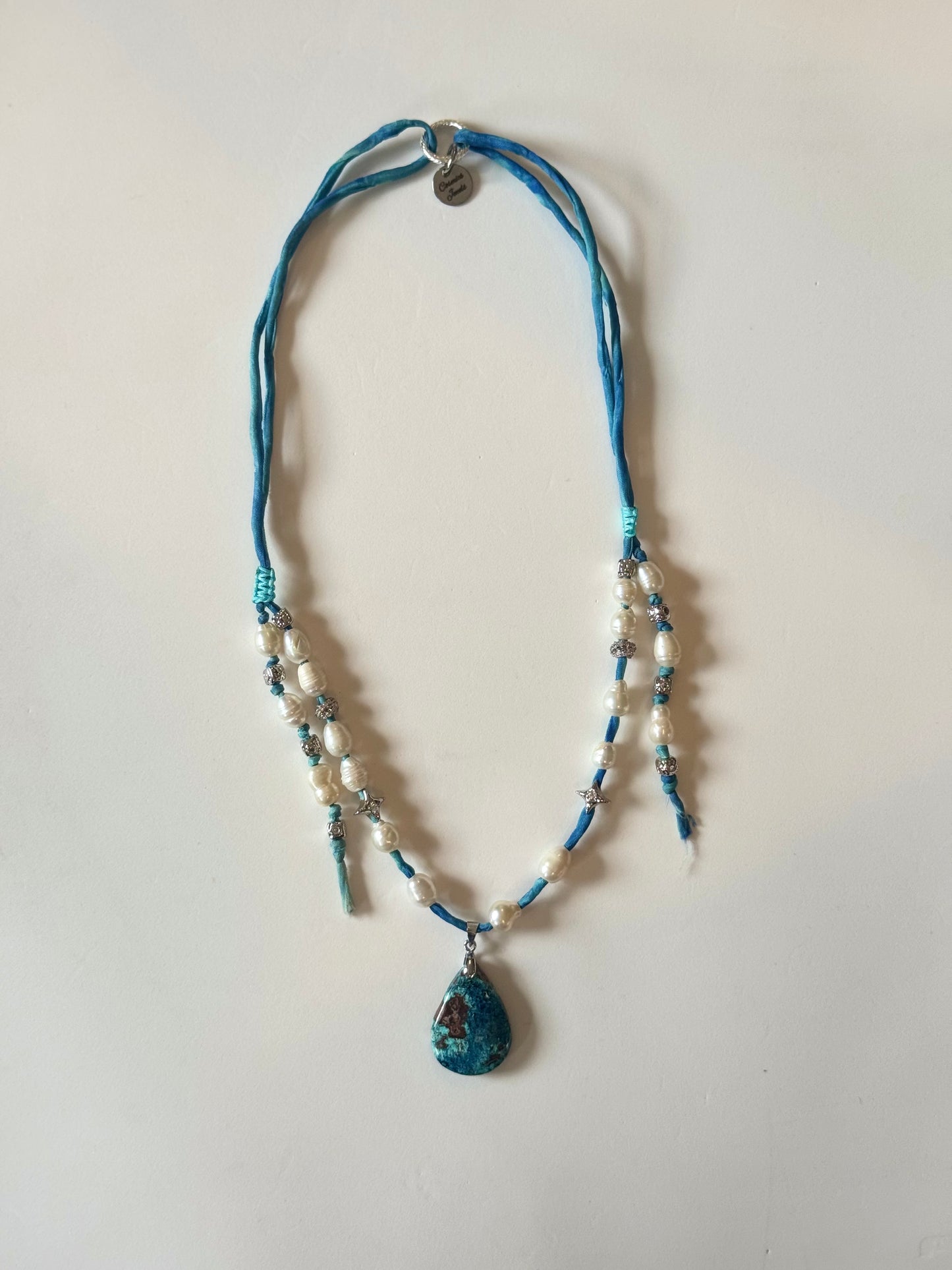 Collier Azurite & Perles d’eau douce sur soie
