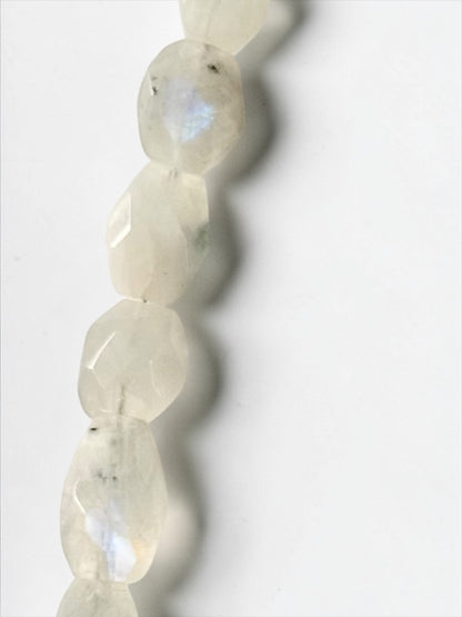 Collier Pierre de Lune — Intuition et équilibre intérieur