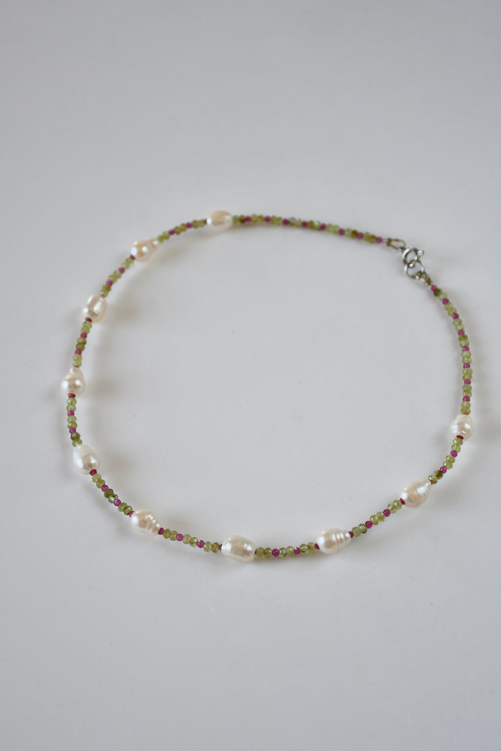 Colliers Perles d’eau douce, Péridot, grenat vert & Quartz