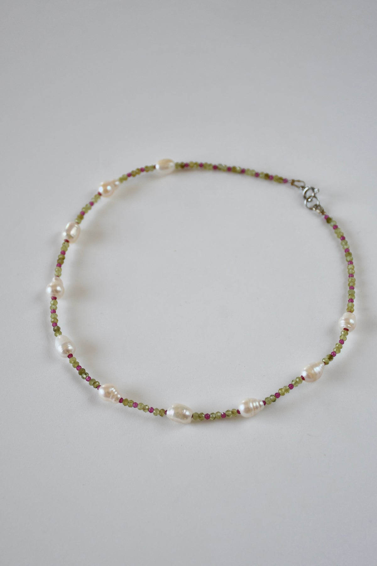 Colliers Perles d’eau douce, Péridot, grenat vert & Quartz