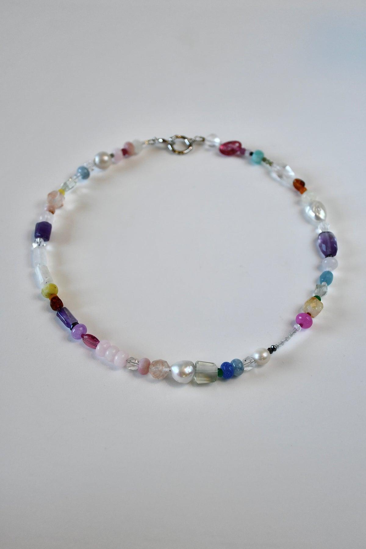 Collana multi pietre preziose e perle d'acqua dolce — Il grande raduno