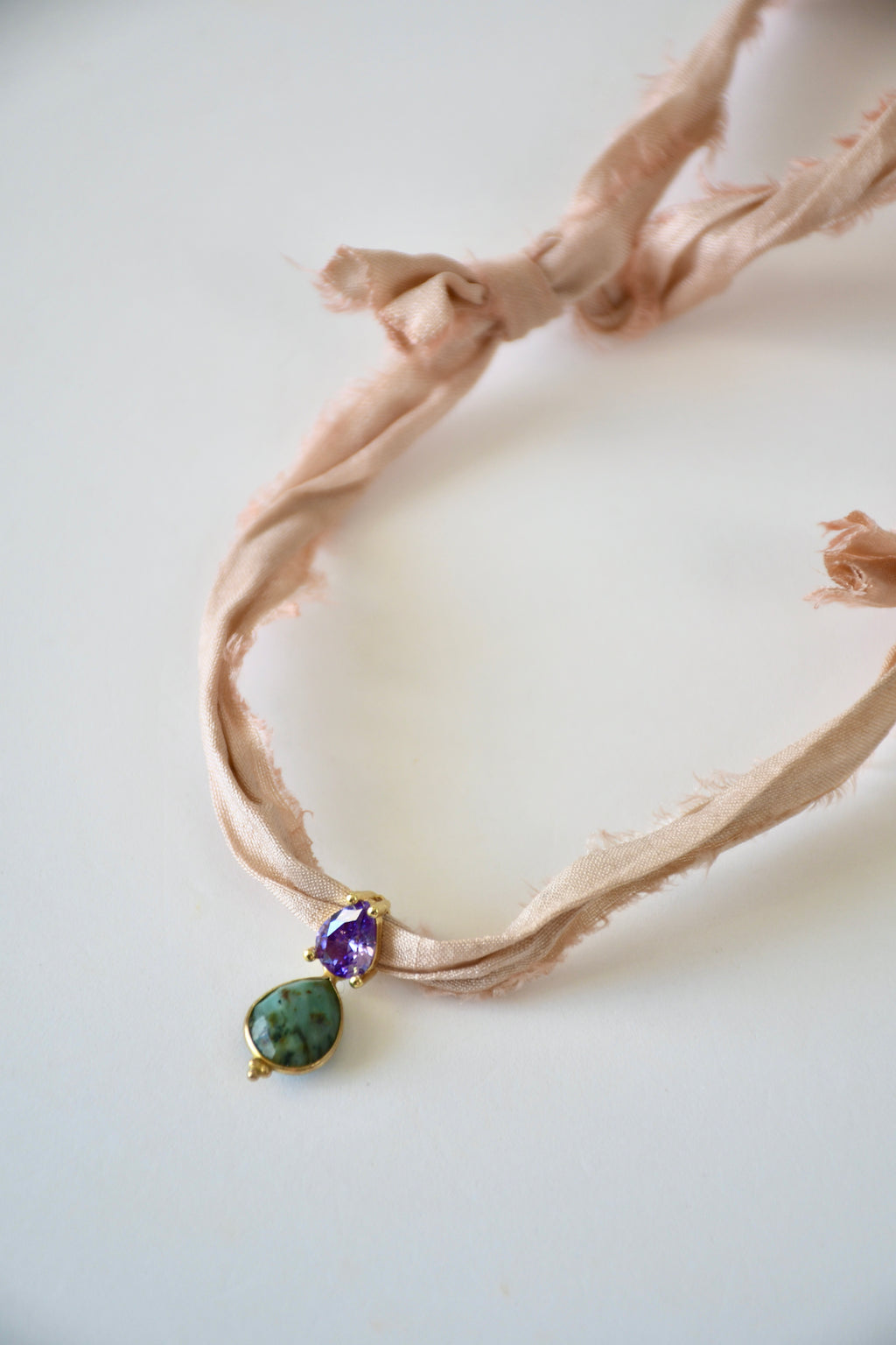 Collier Turquoise africaine sur ruban de soie — Le Bouclier de Vérité