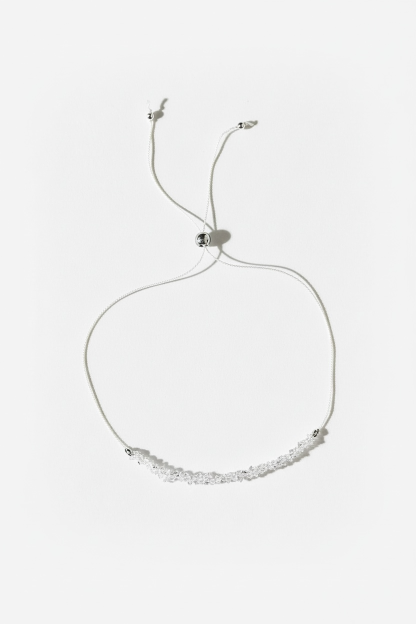 Divers bracelets sur fil de soie