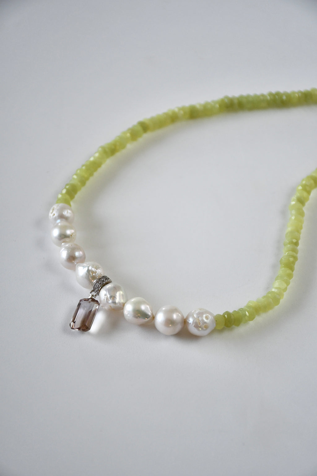 Collier Perles d’eau douce & Jade citron — Clarté intérieure et harmonie lumineuse