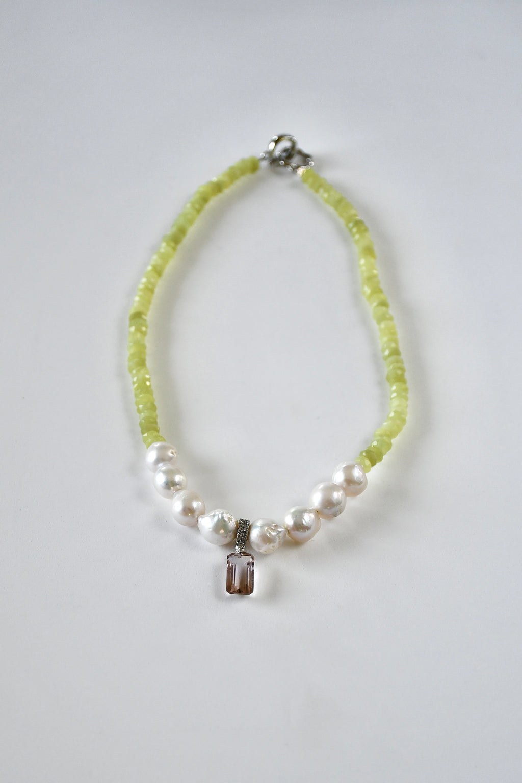 Collier Perles d’eau douce & Jade citron — Clarté intérieure et harmonie lumineuse