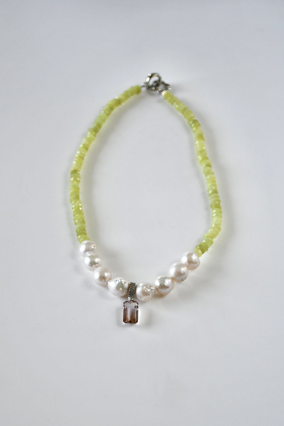 Collier Perles d’eau douce & Jade citron — Clarté intérieure et harmonie lumineuse
