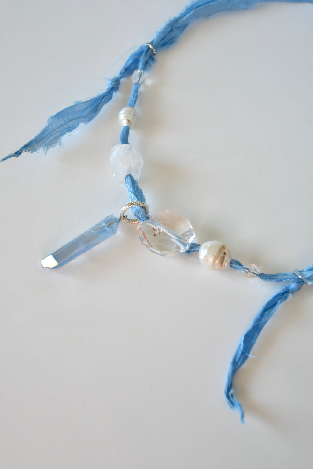 Collier Cristal de roche & Perle sur soie