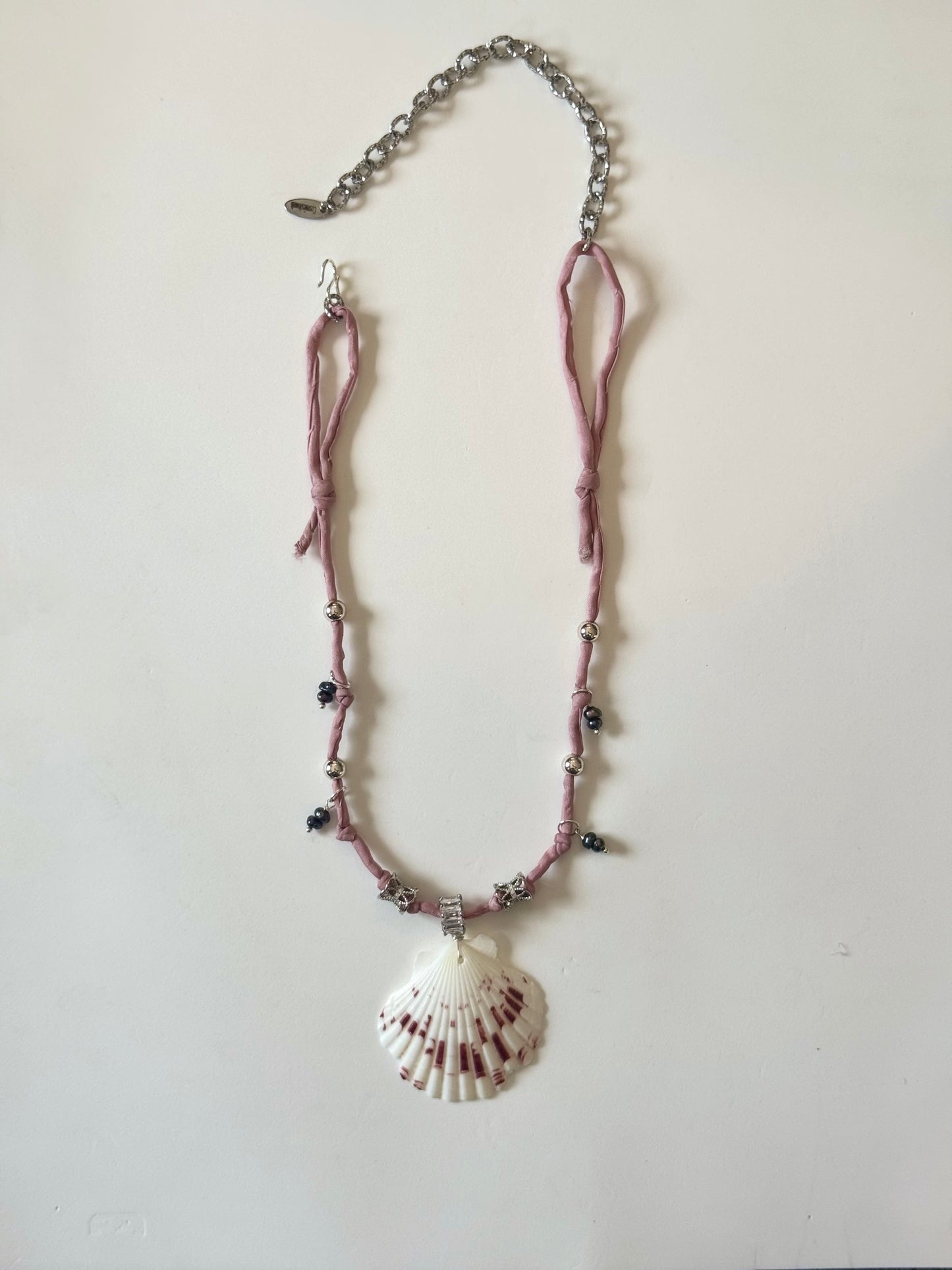 Collier Perles & Coquillage sur soie