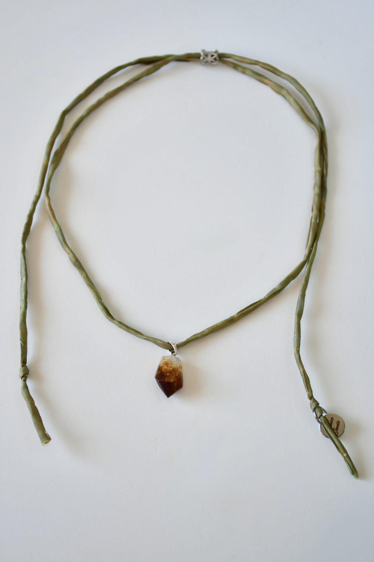 Collier Citrine sur soie — La Lumière Solaire