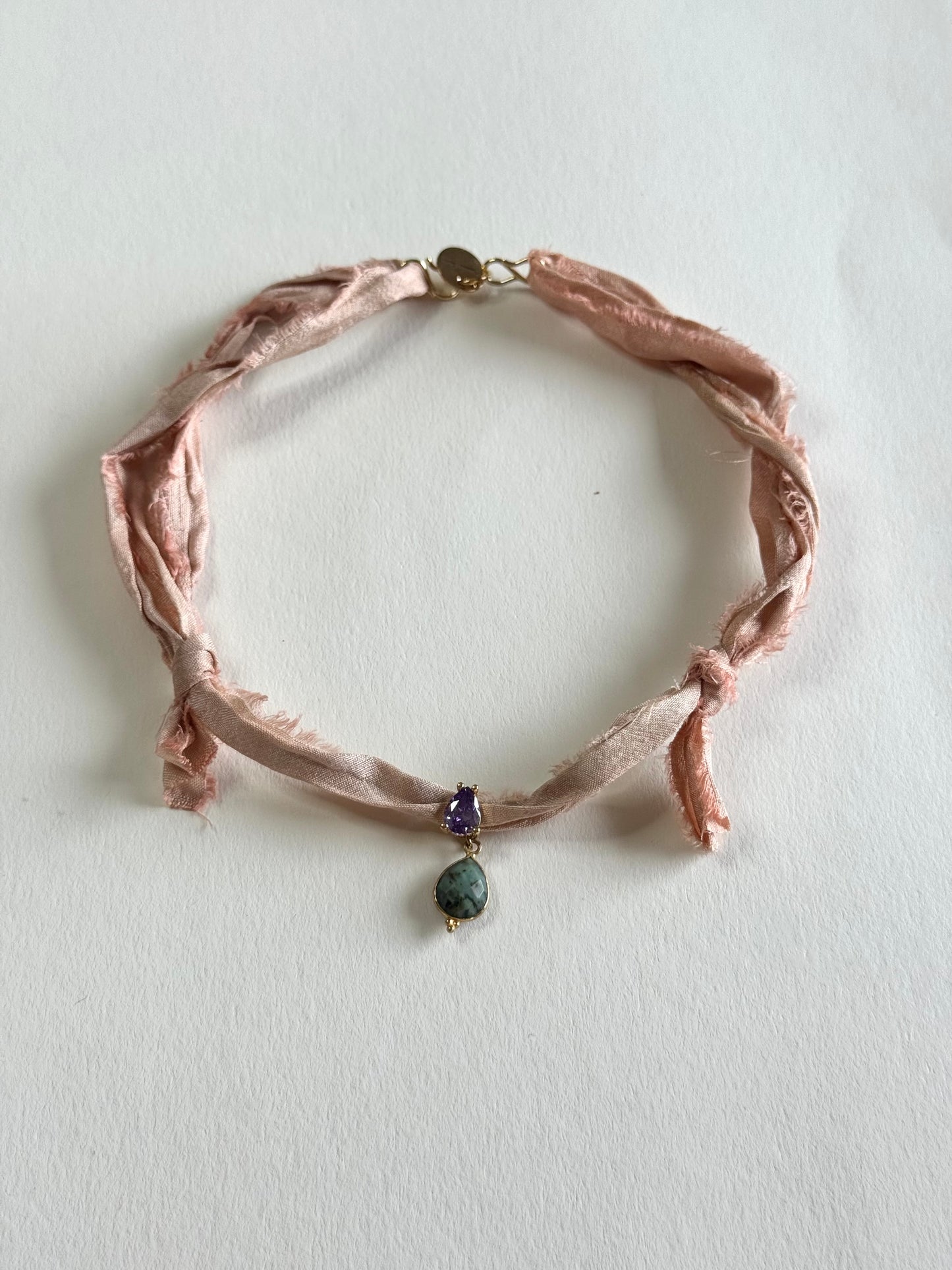 Collier Turquoise africaine sur ruban de soie — Le Bouclier de Vérité