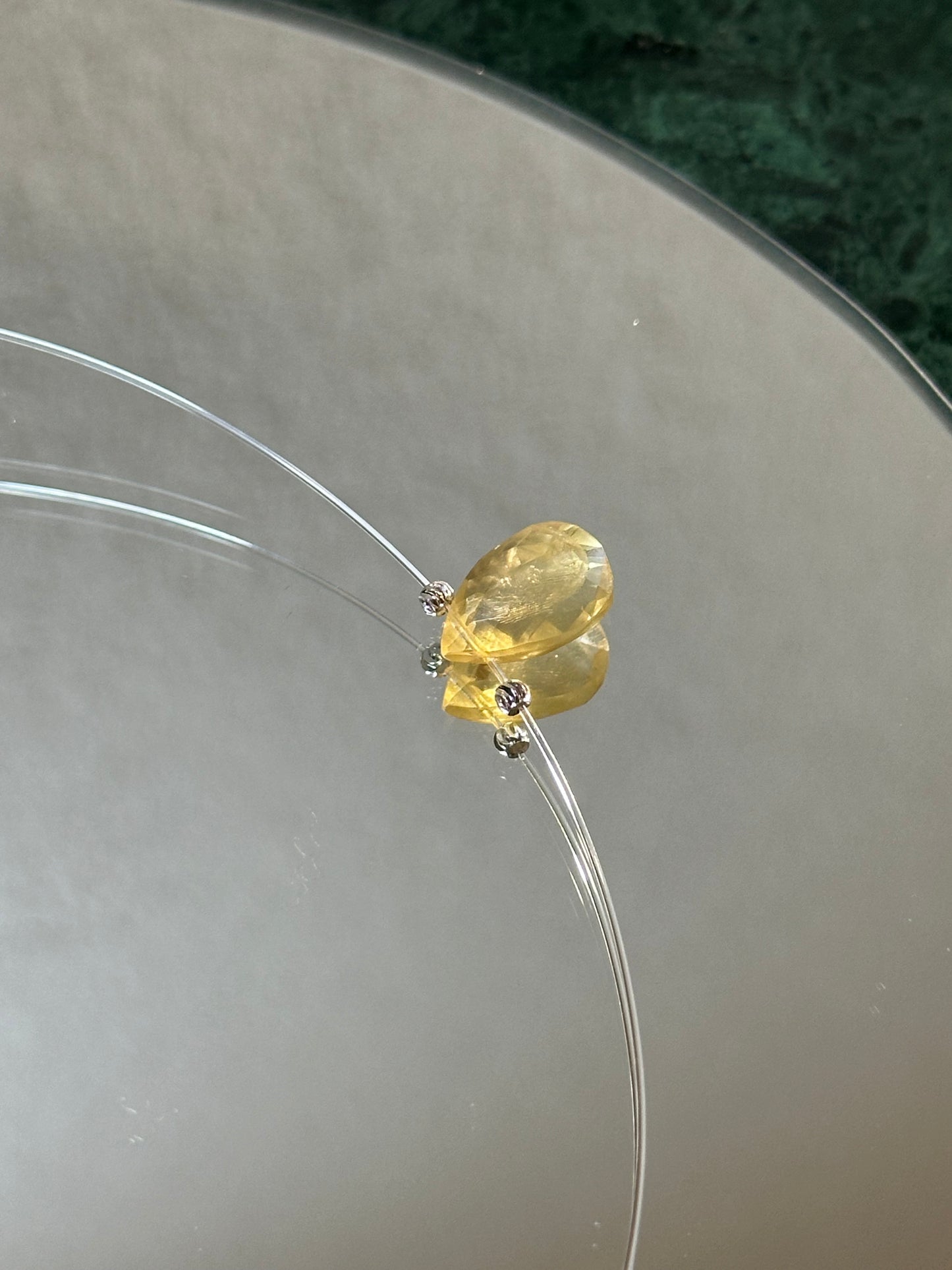 Divers colliers pierres semi précieuse sur fil cristal