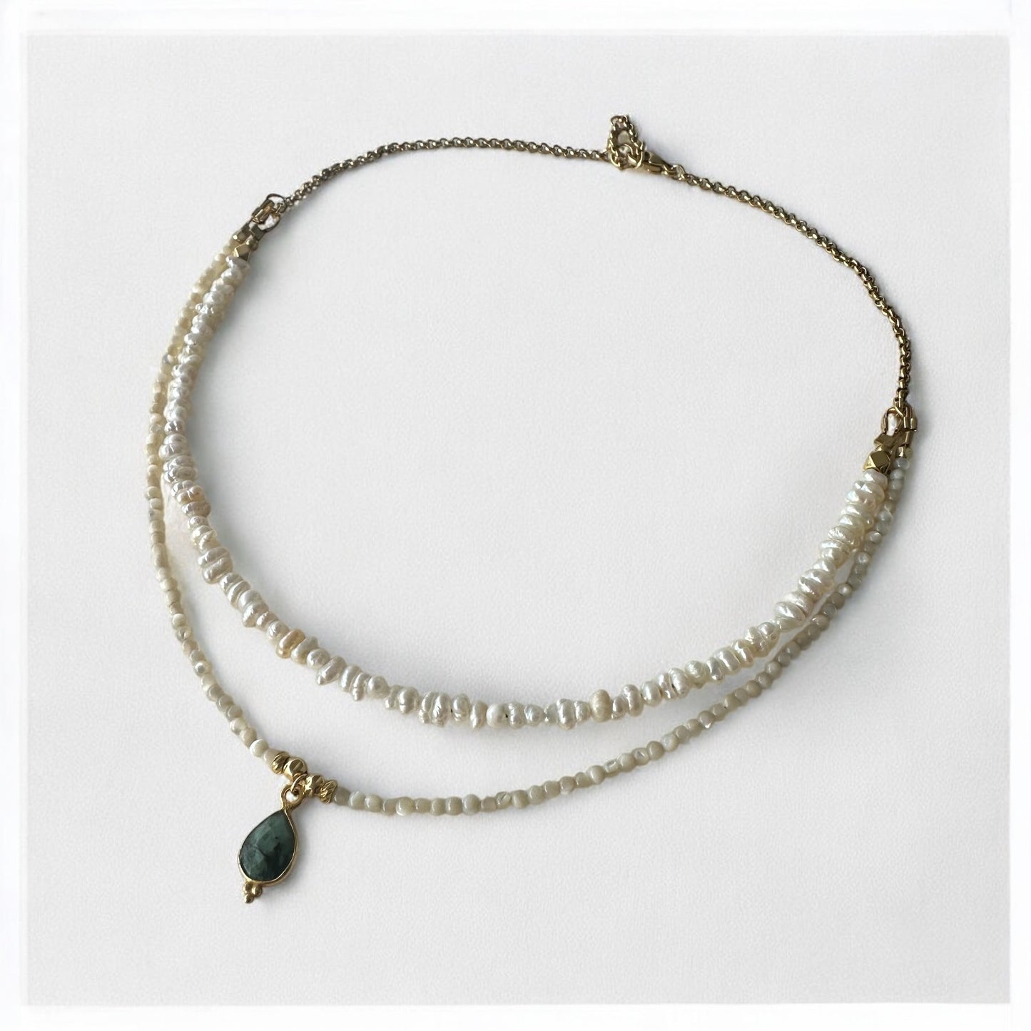 Collier 2 rangs Heishi perles d’eau douce, perles de nacre et pendentif turquoise