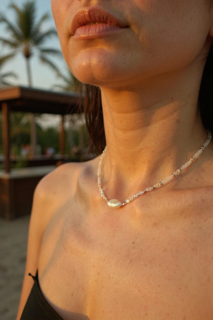 Collier entre ciel et terre – Pierre de lune, Opale, diamants d’Herkimer et Hématite | Intuition, clarté et ancrage