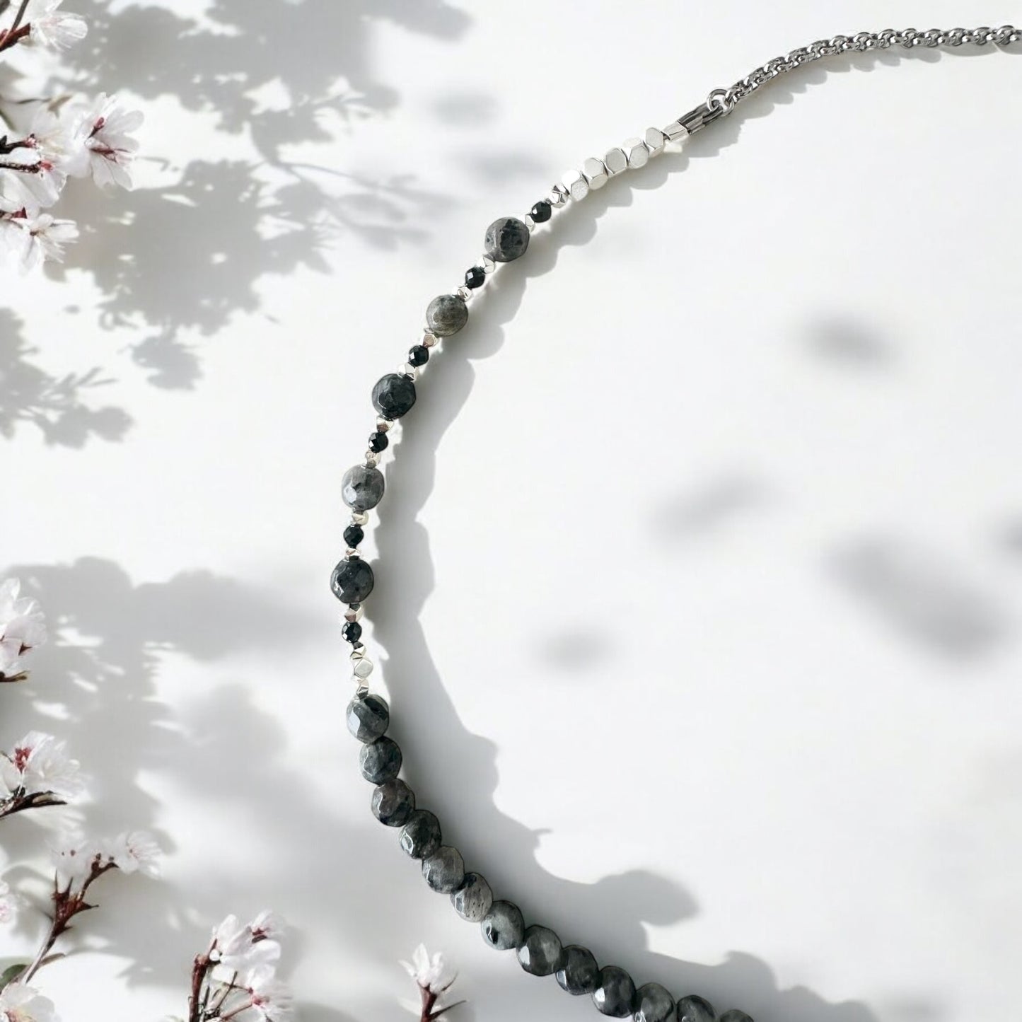 Collier Spinelle et Larvikite