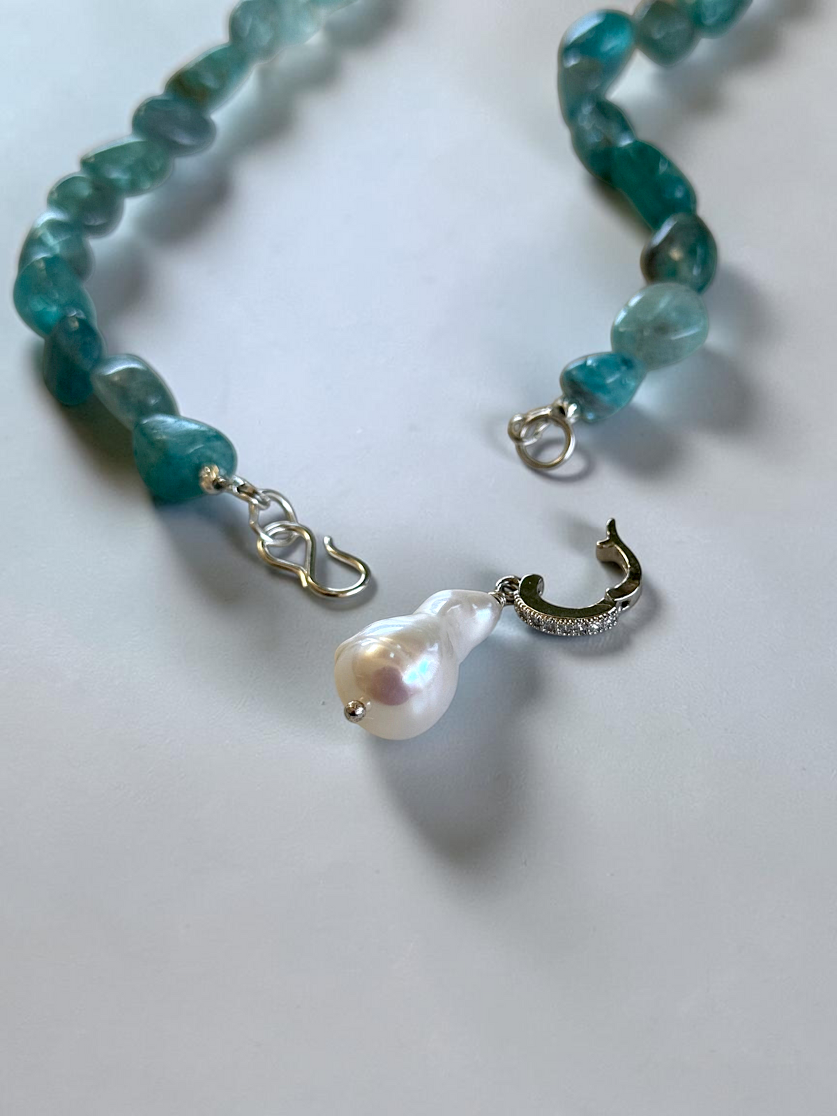 Collana Apatite & Perla d'acqua dolce — La voce dell'intuizione