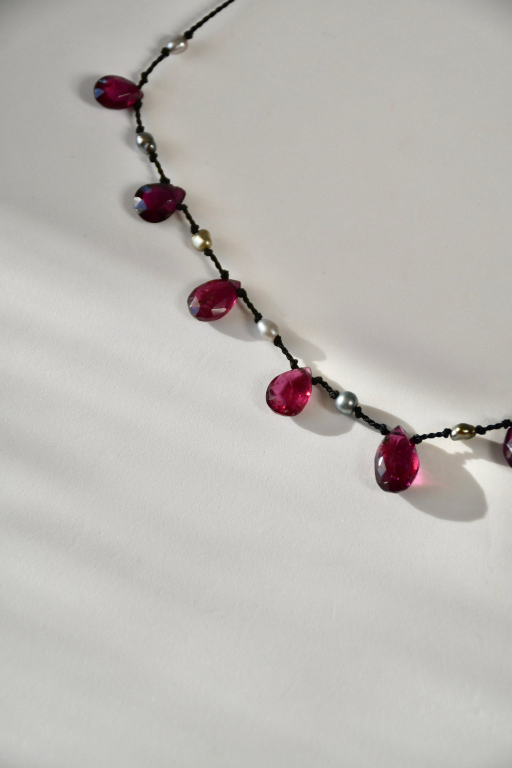 Collier Keishi & Grenat sur soie