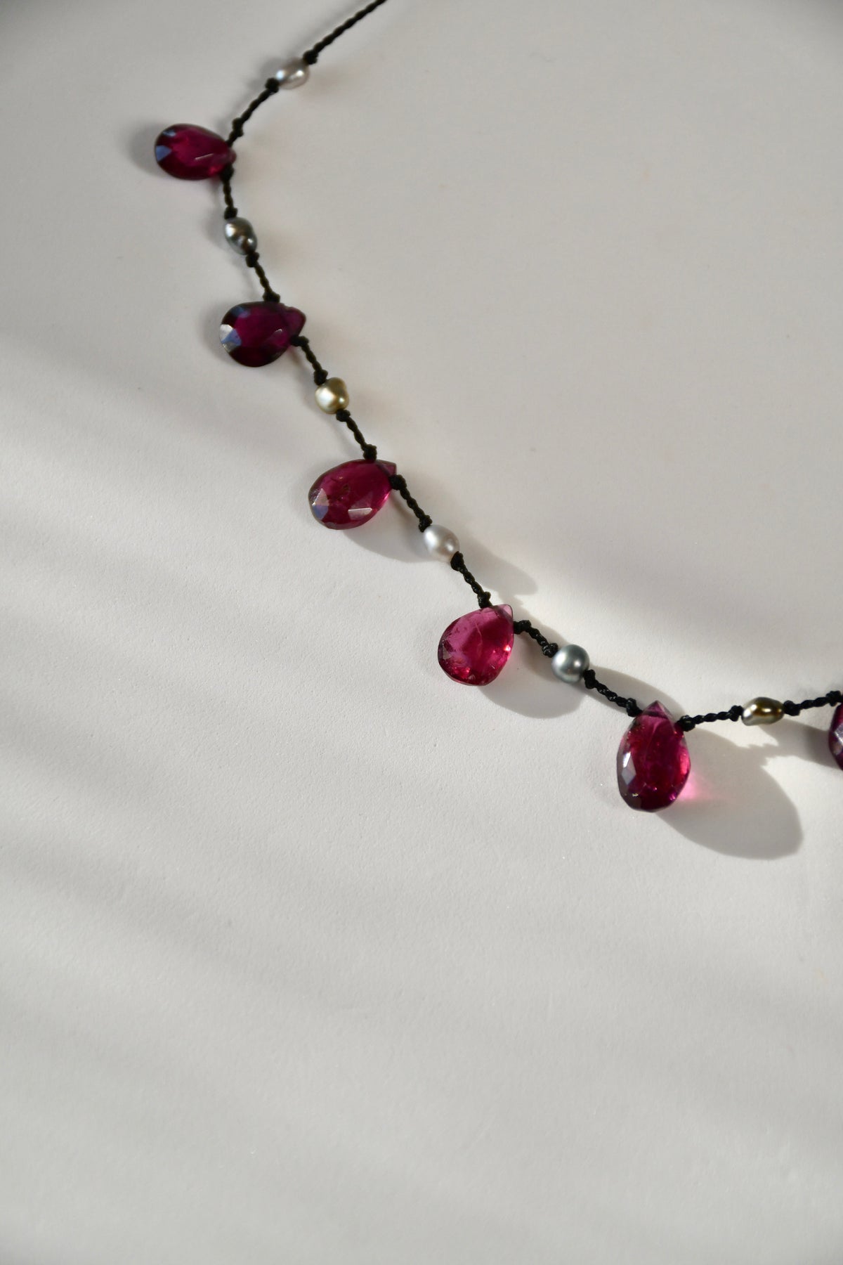 Collier Keishi & Grenat sur soie
