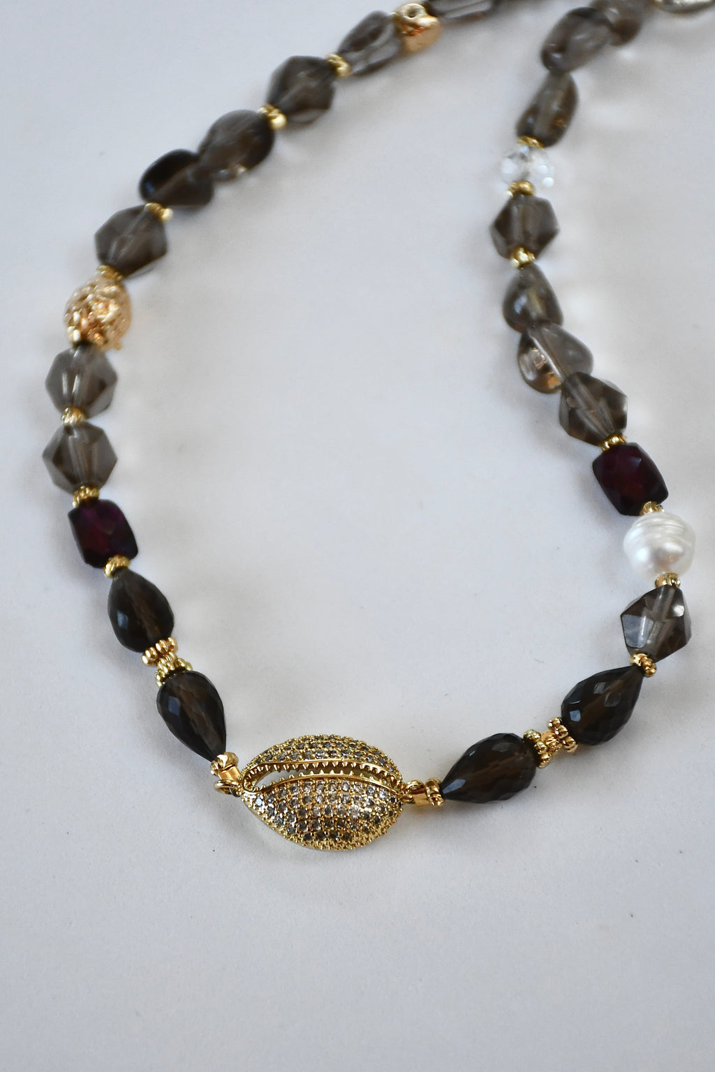 Collier Quartz fumé & Perle d’eau douce — L’ancrage lumineux