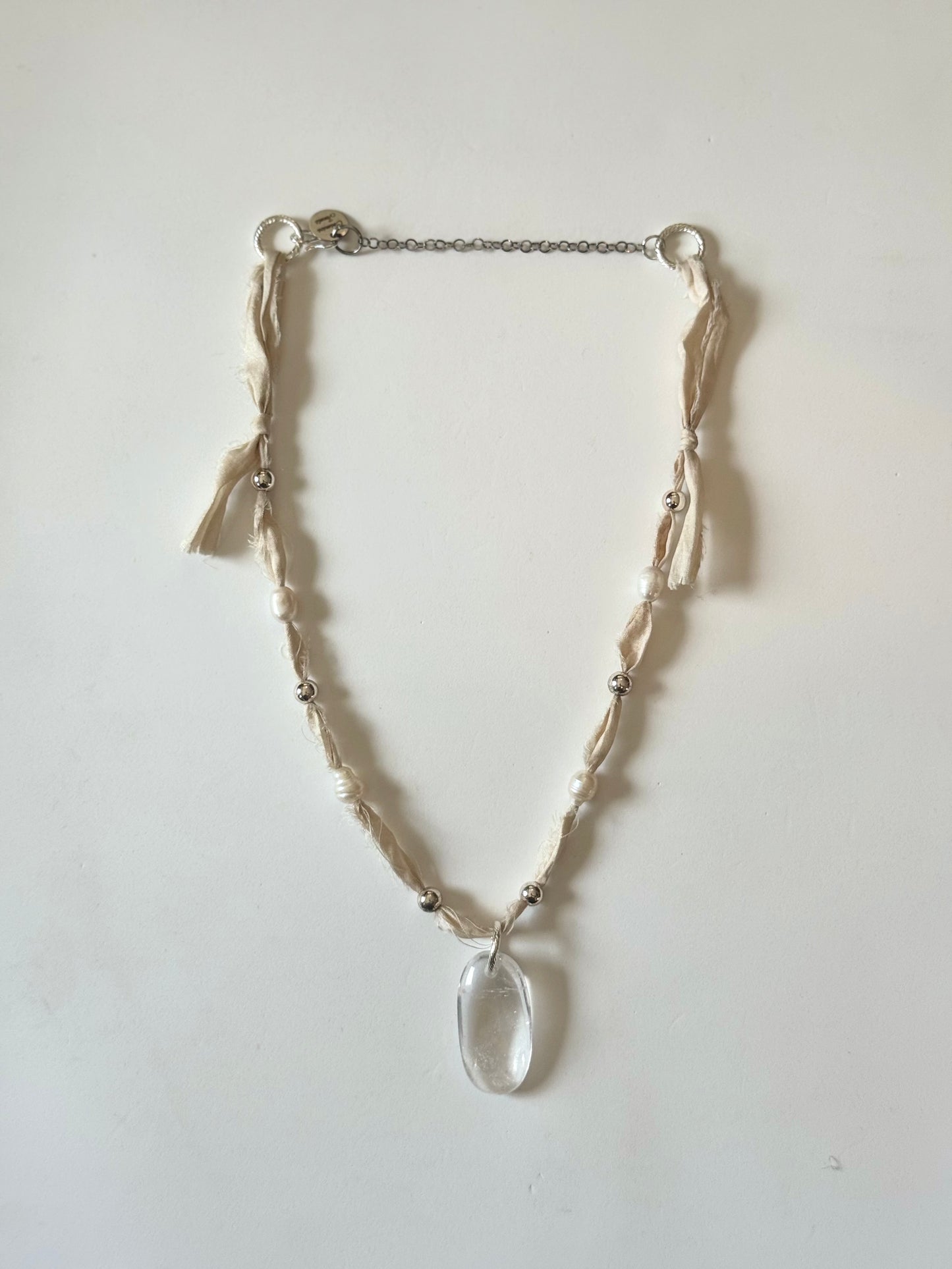 Collier Cristal de roche & Hematite sur soie