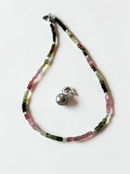 Collana di Tourmaline e Perla di Tahiti — Il mistero elettrico