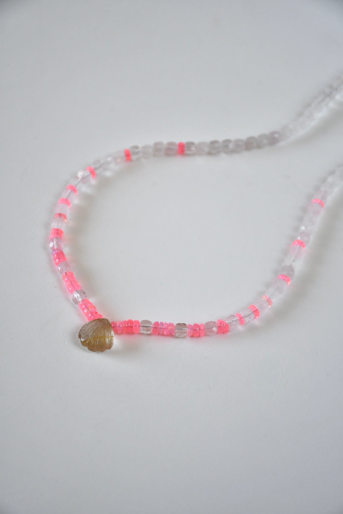 Collier Opale Éthiopienne, Quartz Rutile & Quartz Rose — Les fils de lumière
