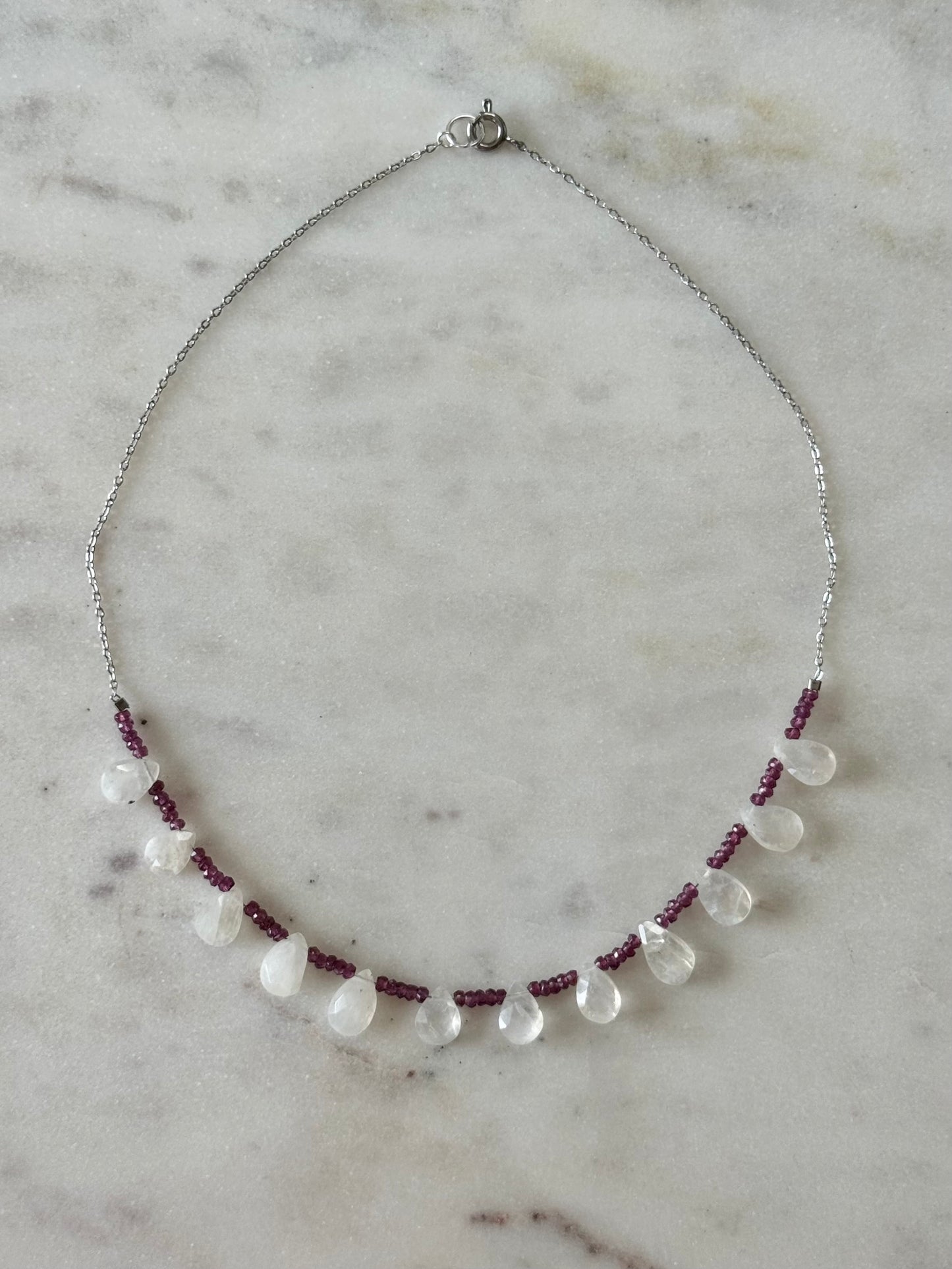 Collier Grenat Rhodolite & Pierre de lune — Le feu et le clair de lune