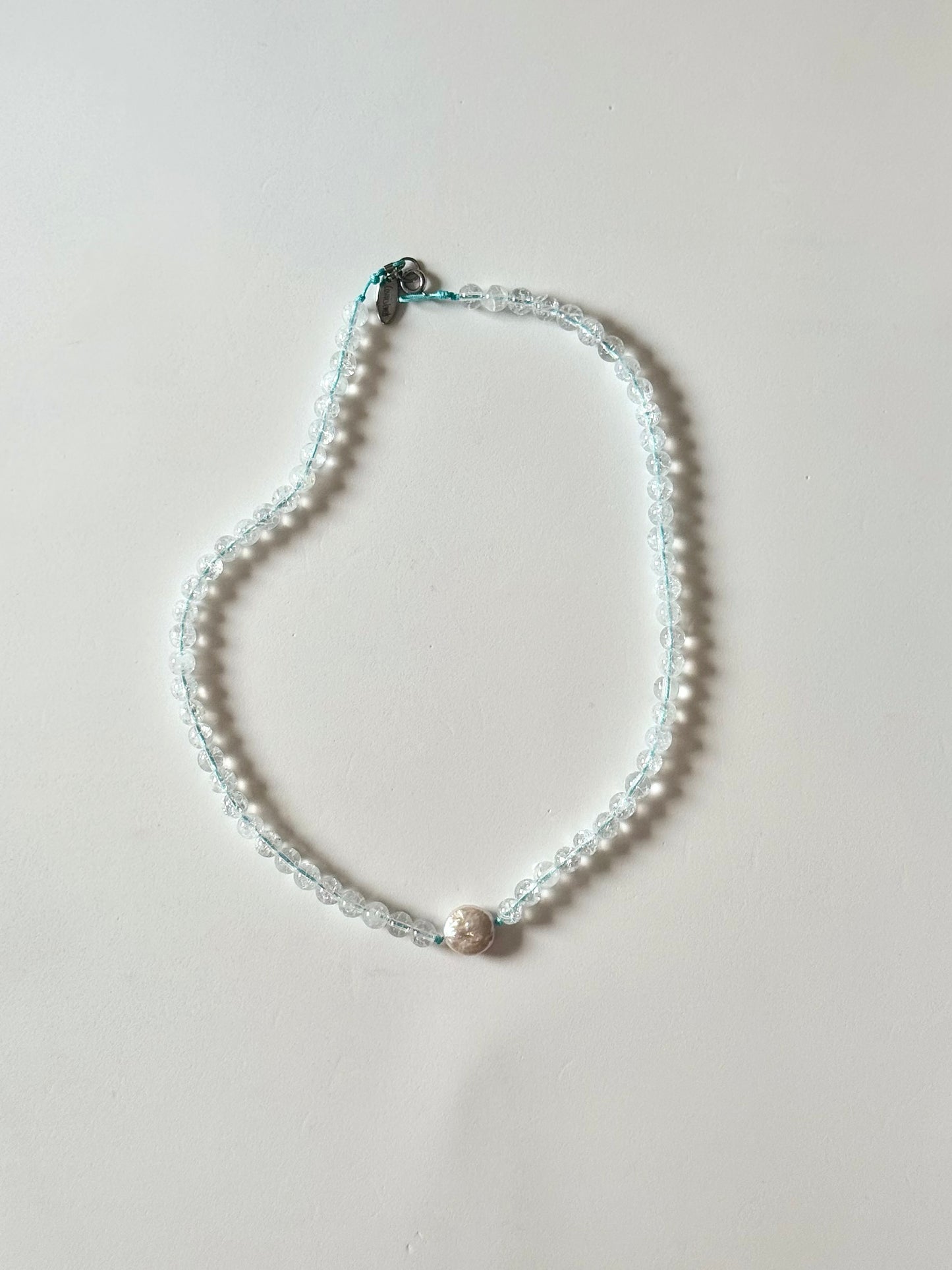 Collier Cristal de roche et Perle sur nylon bleu