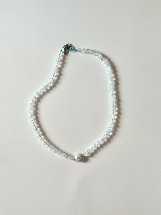 Collier Cristal de roche et Perle sur nylon bleu