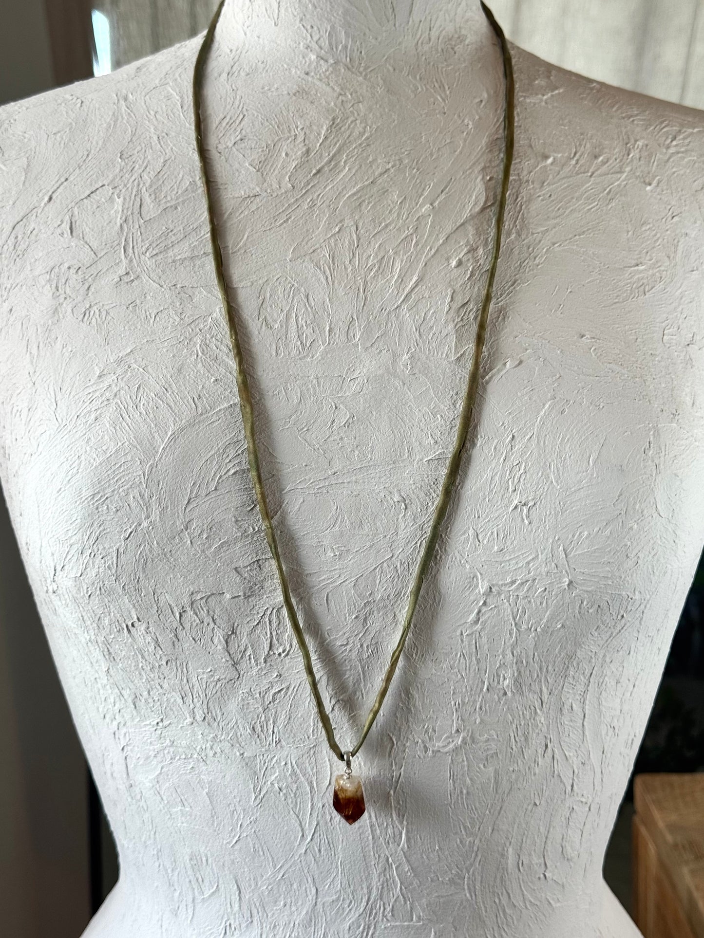 Collier Citrine sur soie — La Lumière Solaire