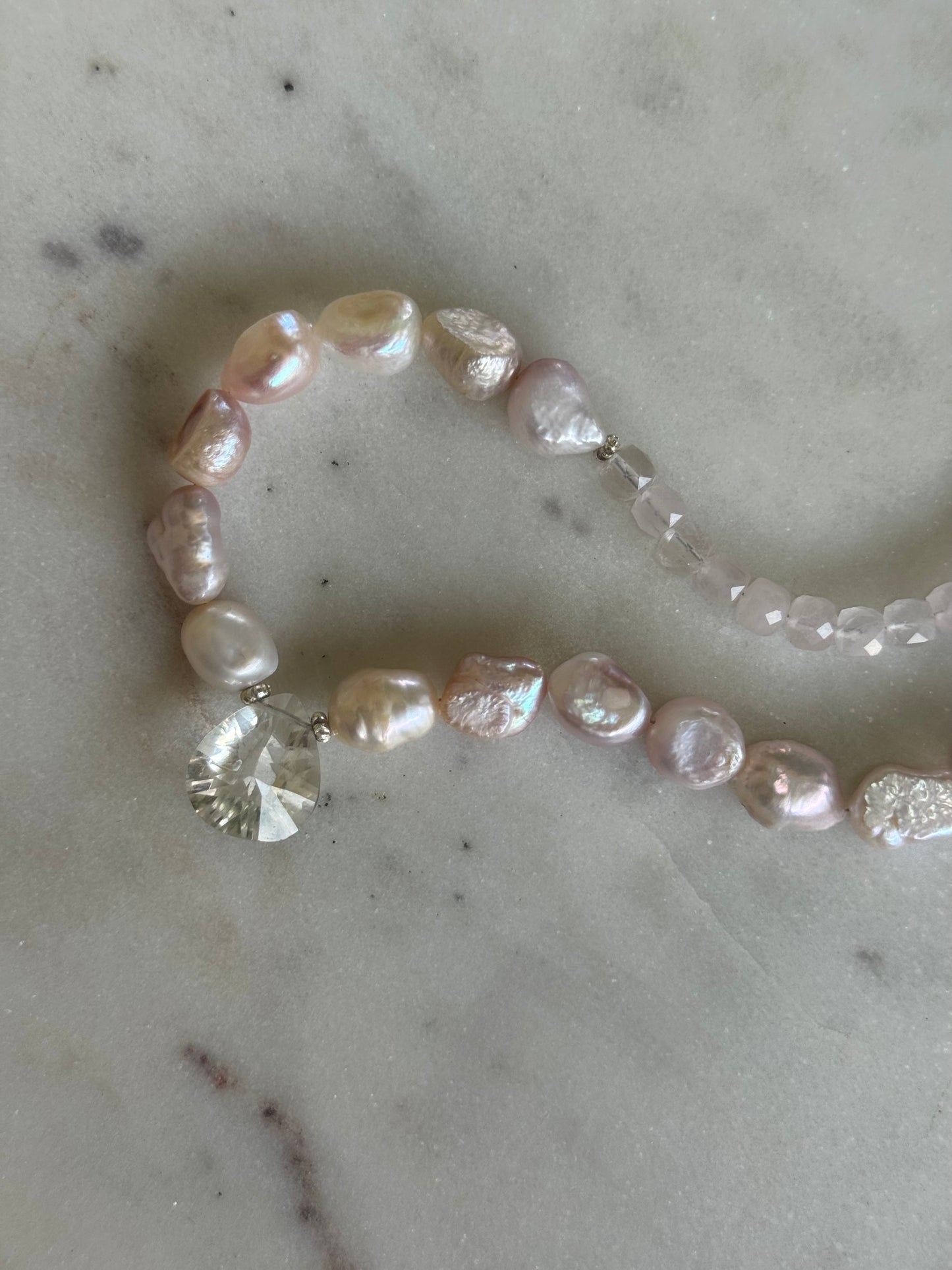 Collier Quartz Rose, Cristal de Roche & Perle d’eau douce — La lumière du cœur