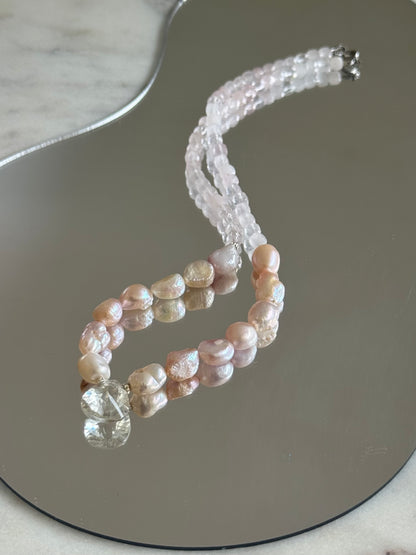 Collier Quartz Rose, Cristal de Roche & Perle d’eau douce — La lumière du cœur