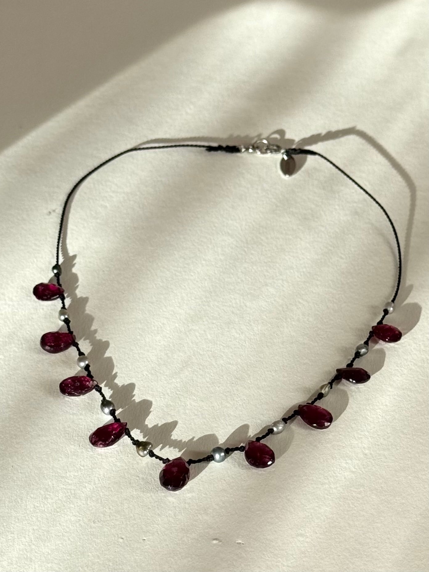 Collier Keishi & Grenat sur soie