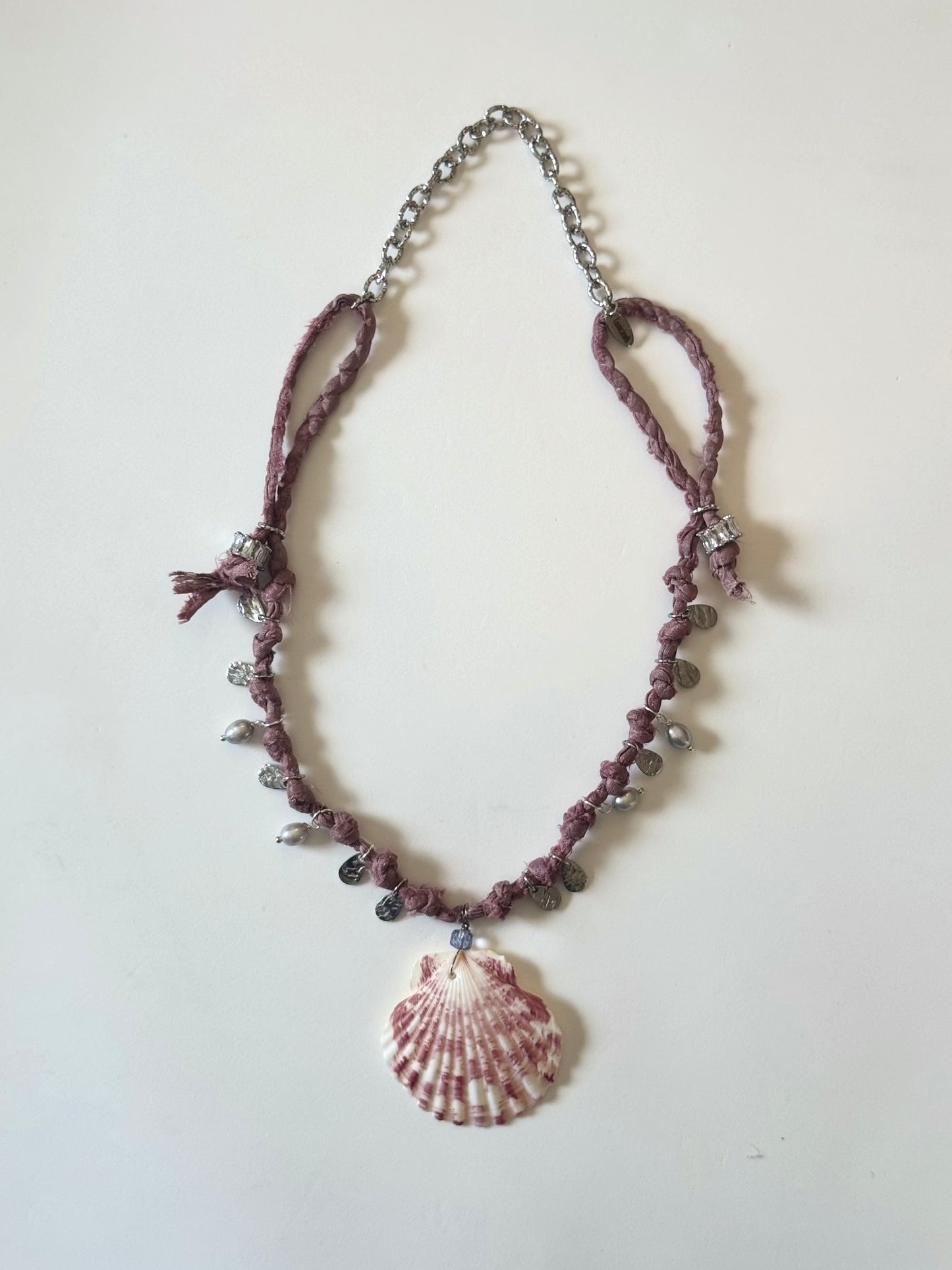 Collier perles & coquillage sur soie