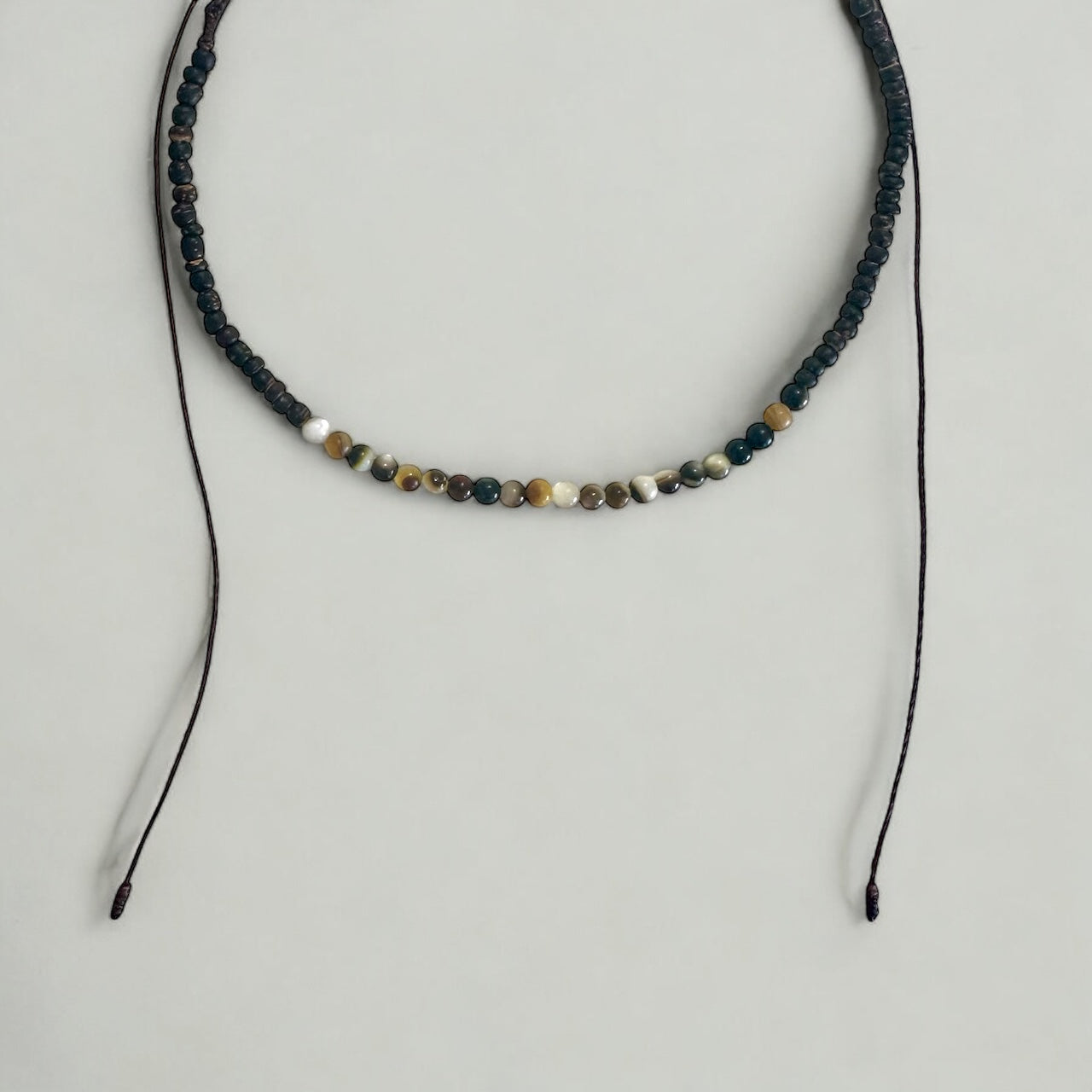 Collier perle de coquillage nacre tressage main, ajustable