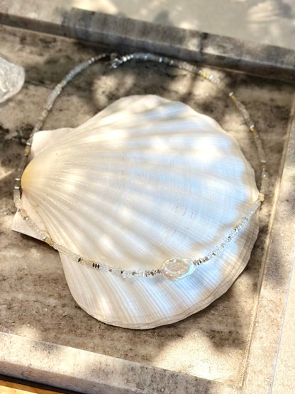 Collier entre ciel et terre – Pierre de lune, Opale, diamants d’Herkimer et Hématite | Intuition, clarté et ancrage