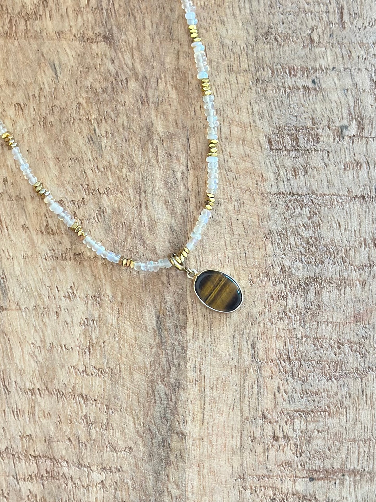 Pendentifs nacre et pierres naturelles