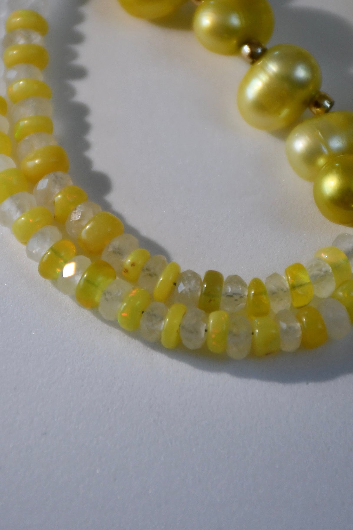 Collier Opale Éthiopienne, Perles d’eau douce & Cristal de roche