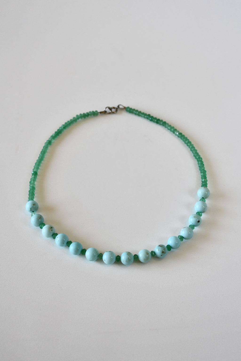 Collana Amazzonite & Howlite — La pace come fondamento