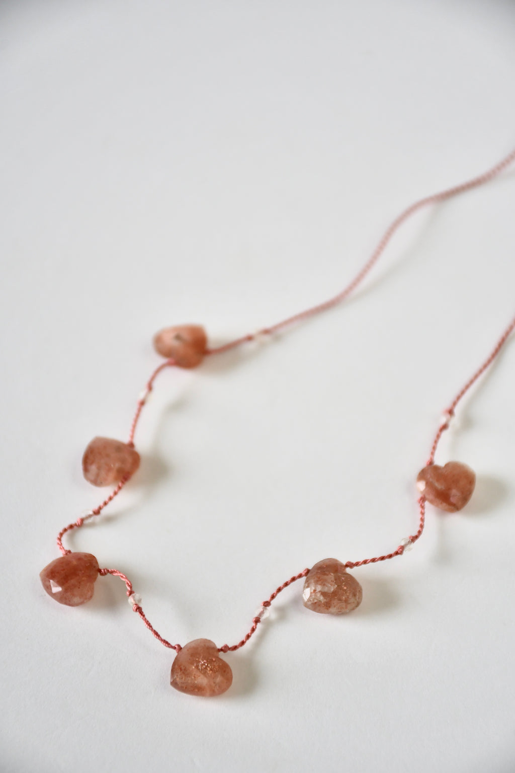 Collier Pierre de soleil sur soie