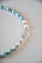 Collana Selenite, Cristallo di Rocca e Howlite — La chiarezza del silenzio