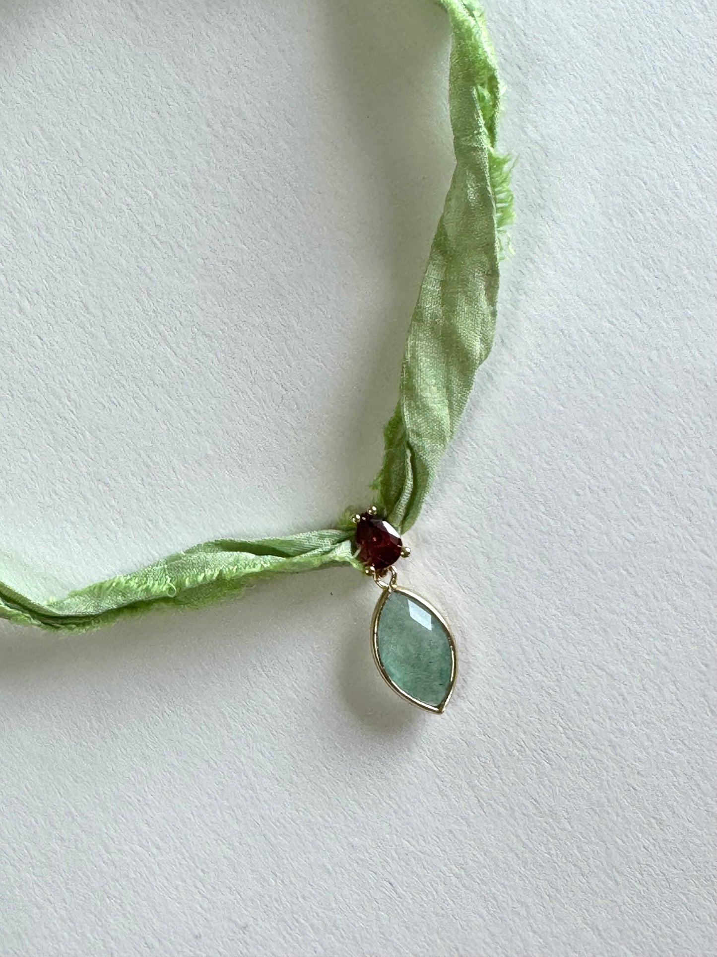 Collier Fluorite sur ruban de soie — L’esprit clarifié