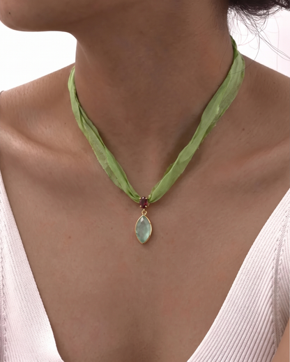 Collier Fluorite sur ruban de soie — L’esprit clarifié