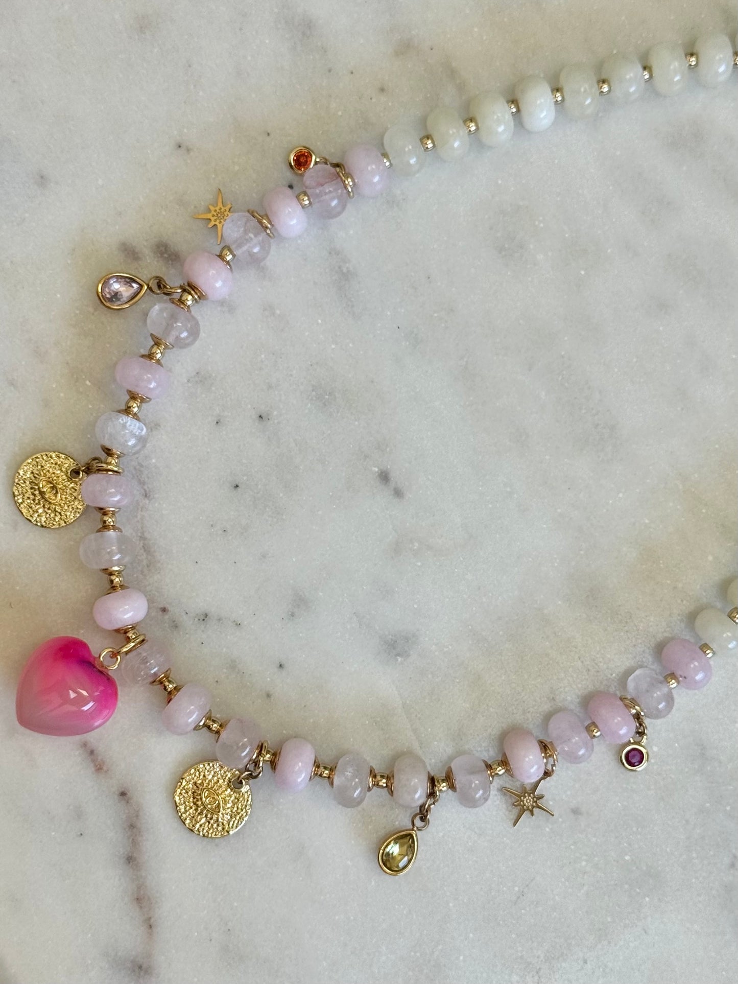 Collier Charms, Quartz rose & Jade — La douceur ancrée