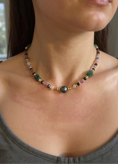 Collier “Ancrage du cœur” perle de Tahiti, tourmaline et émeraude