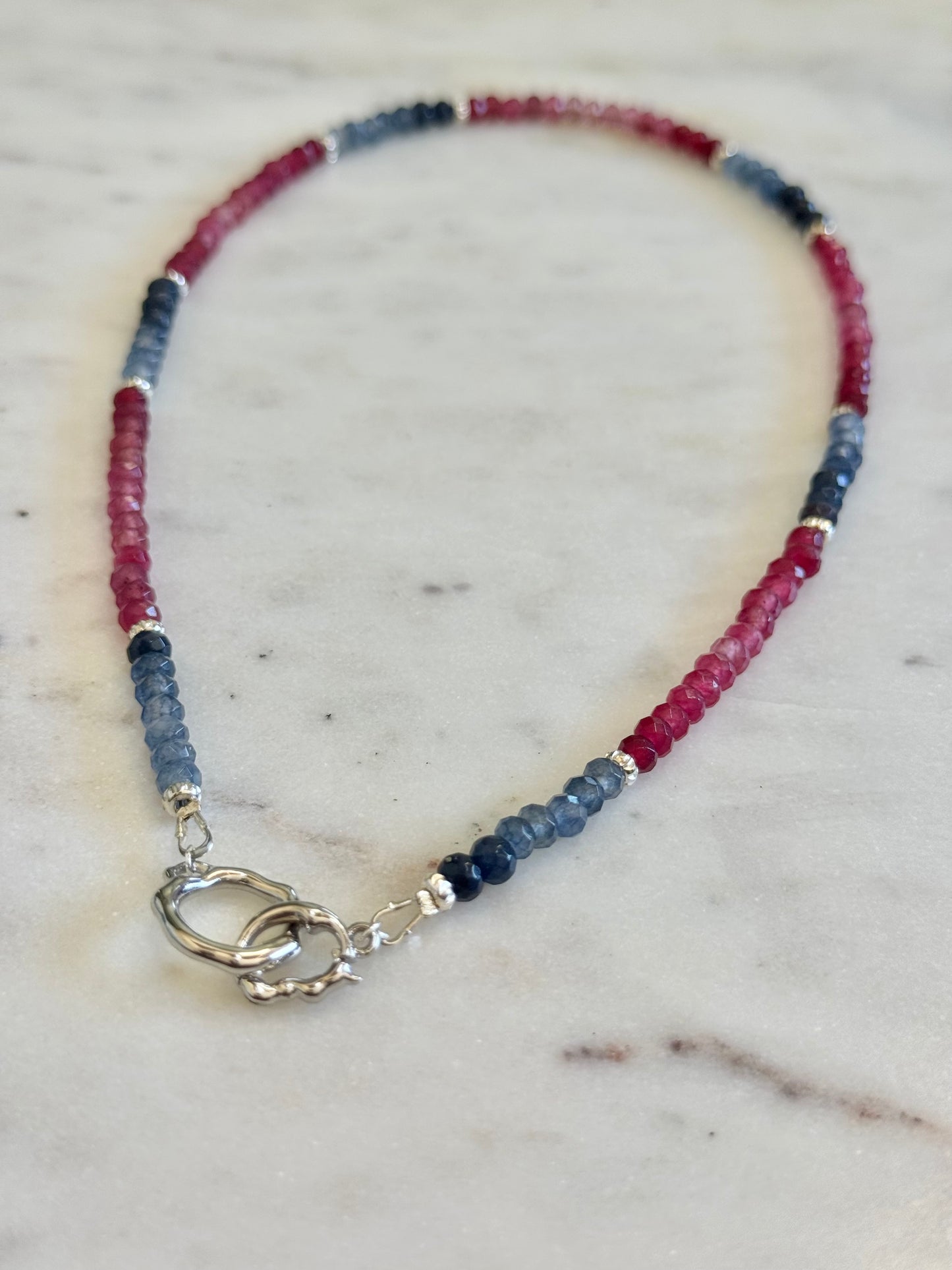 Colliers multicolores en Jade inspiration Saphir — La pierre de la sagesse et de l’harmonie*