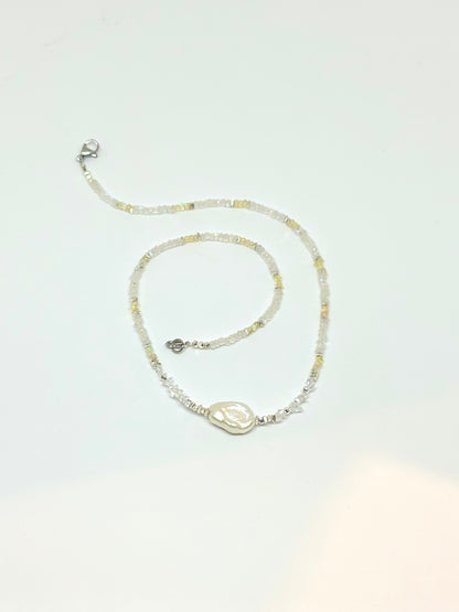 Collier entre ciel et terre – Pierre de lune, Opale, diamants d’Herkimer et Hématite | Intuition, clarté et ancrage