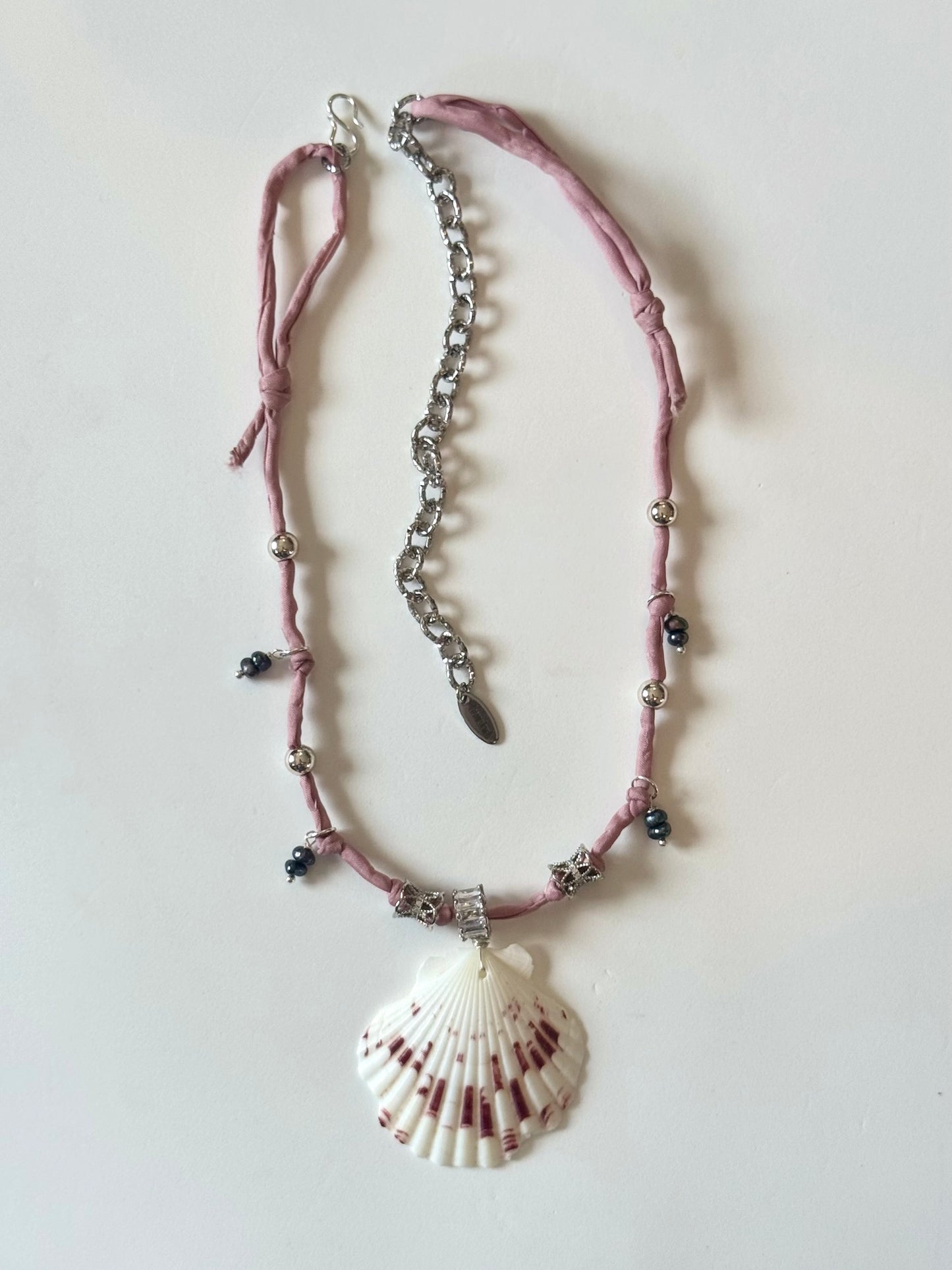 Collier Perles & Coquillage sur soie