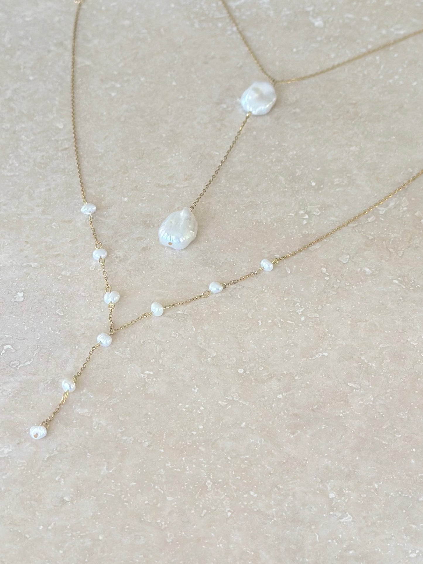 Colliers perles d’eau douce sur chaîne