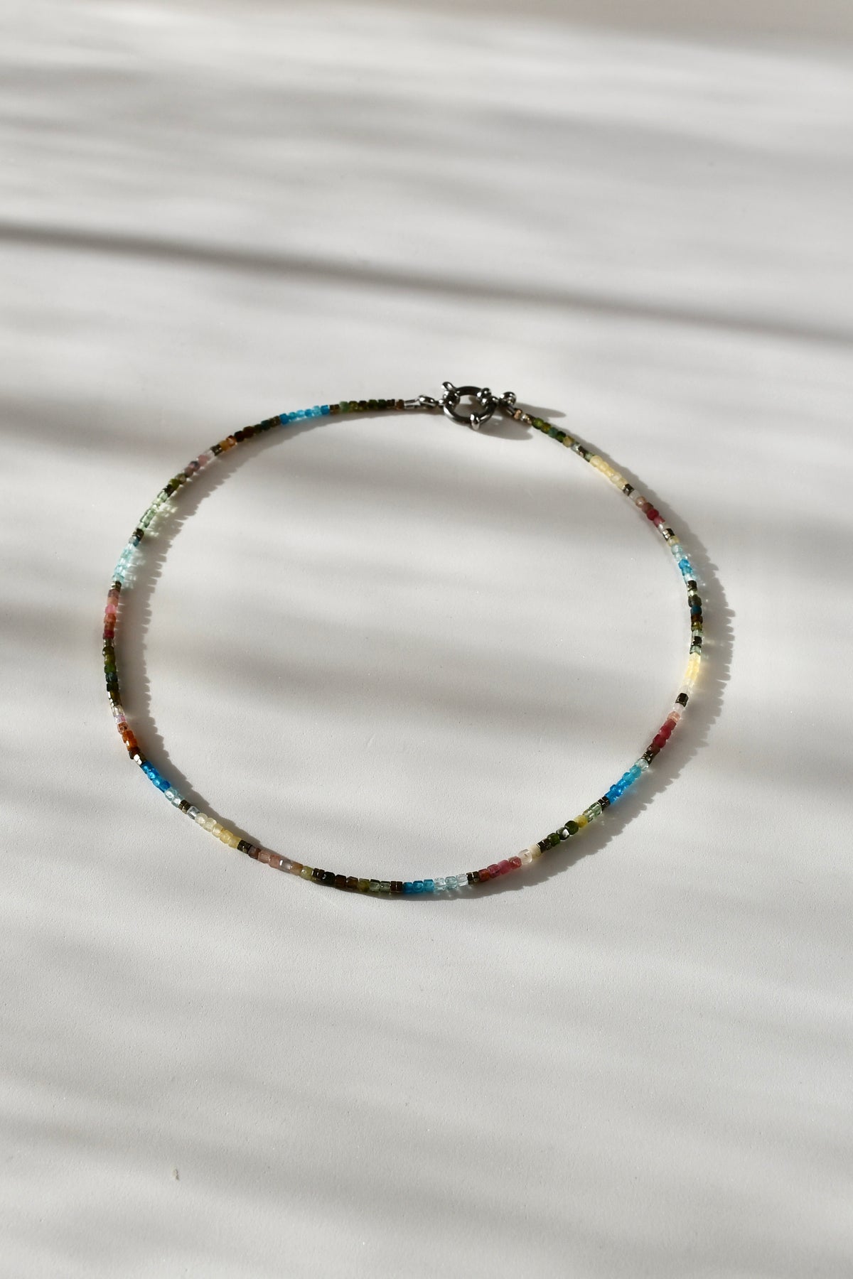 Collier fin Tourmaline et Apatite – Équilibre énergétique, clarté et intuition