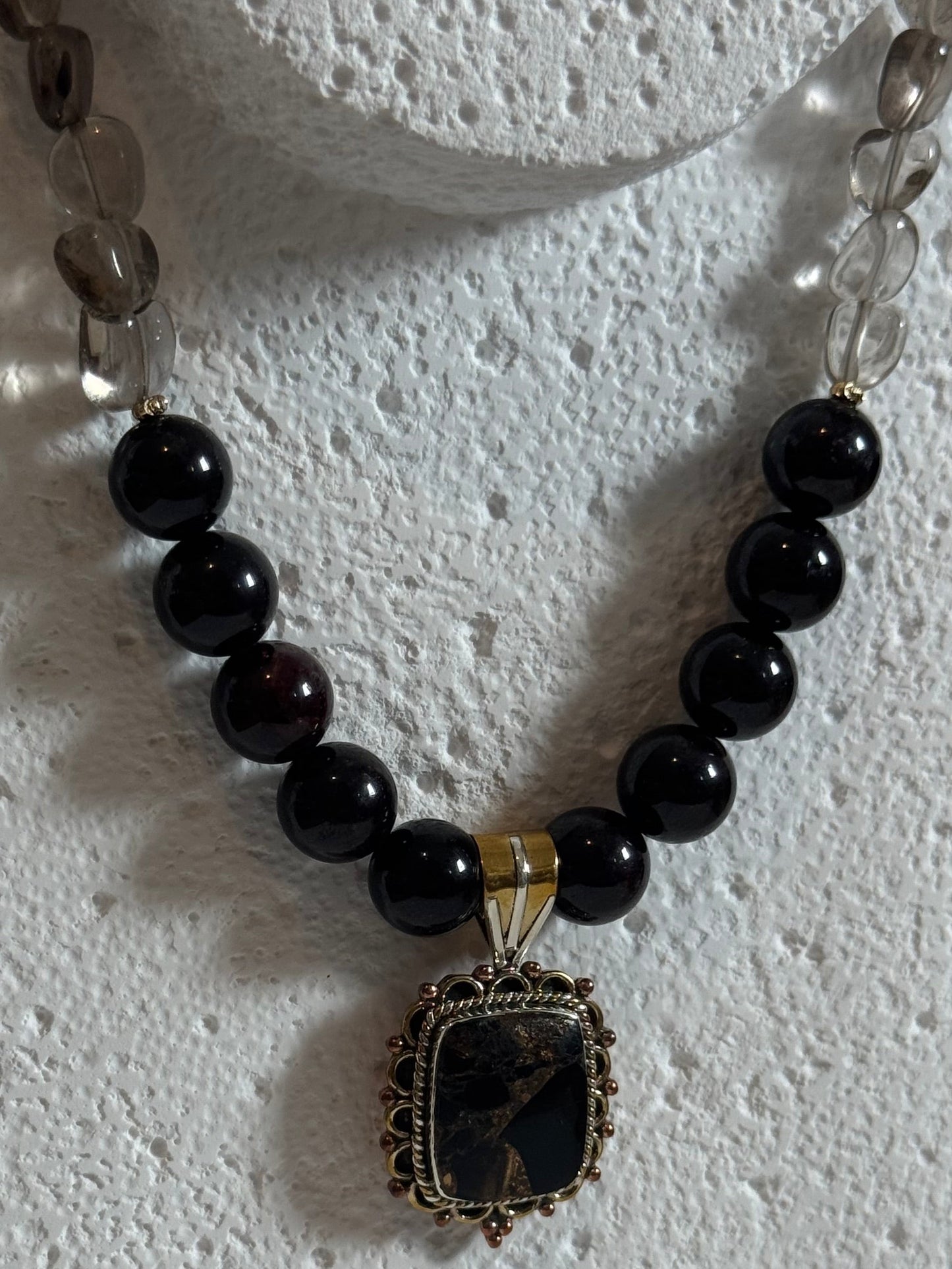 Collier Turquoise noire, Quartz fumé & Grenat